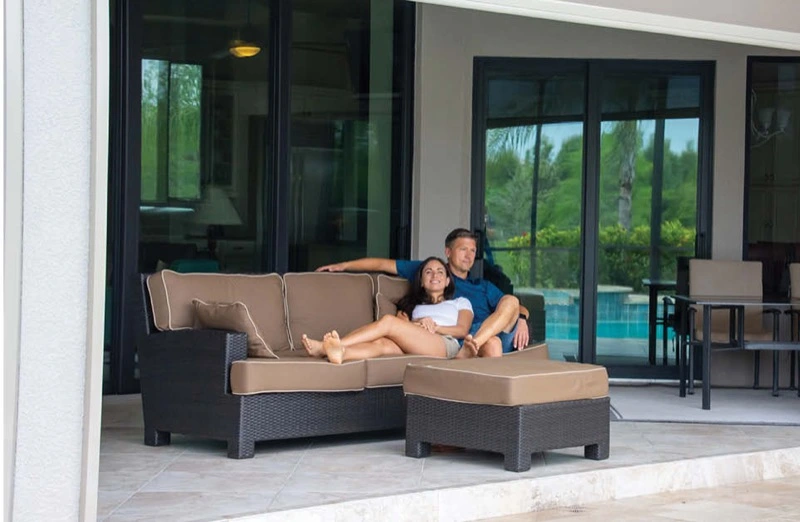 SPF Screens and Awnings: couple relaxing on a screened patio